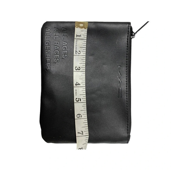 MAC All ages All races All genders make up bag - Picture 5 of 6